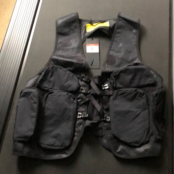 Nike Other - NIKE (XL) outdoor adjustable mesh vest